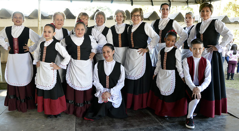 Danca trentina Grupo PrimoAmore de Piraquara