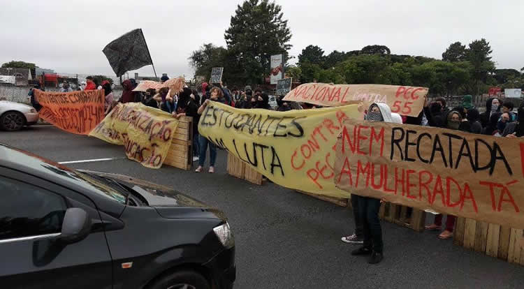 estudantes-bloqueiam-br-277-em-novo-protesto