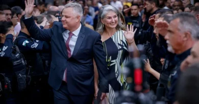 Prefeito de Araucária vira alvo de pedido de cassação após acordo milionário com empresa de ônibus