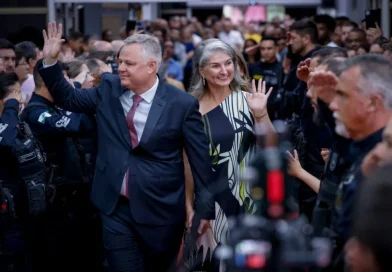 Prefeito de Araucária vira alvo de pedido de cassação após acordo milionário com empresa de ônibus