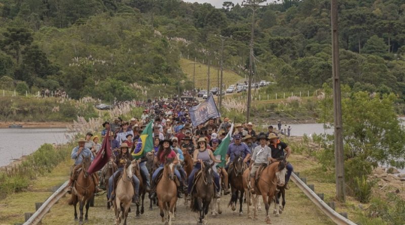 Cavalgada de Aniversário dos 136 anos de Piraquara reúne cerca de 700 cavaleiros e celebra tradição do município