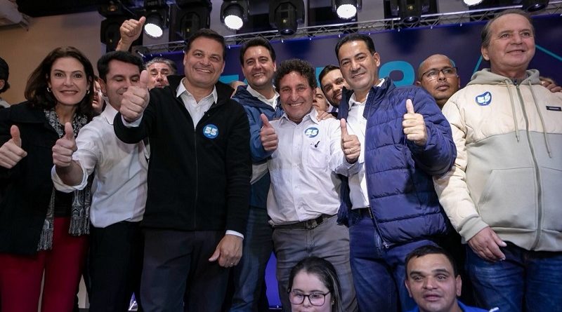 Governador Ratinho Jr com lideranças durante evento do PSD em Piraquara